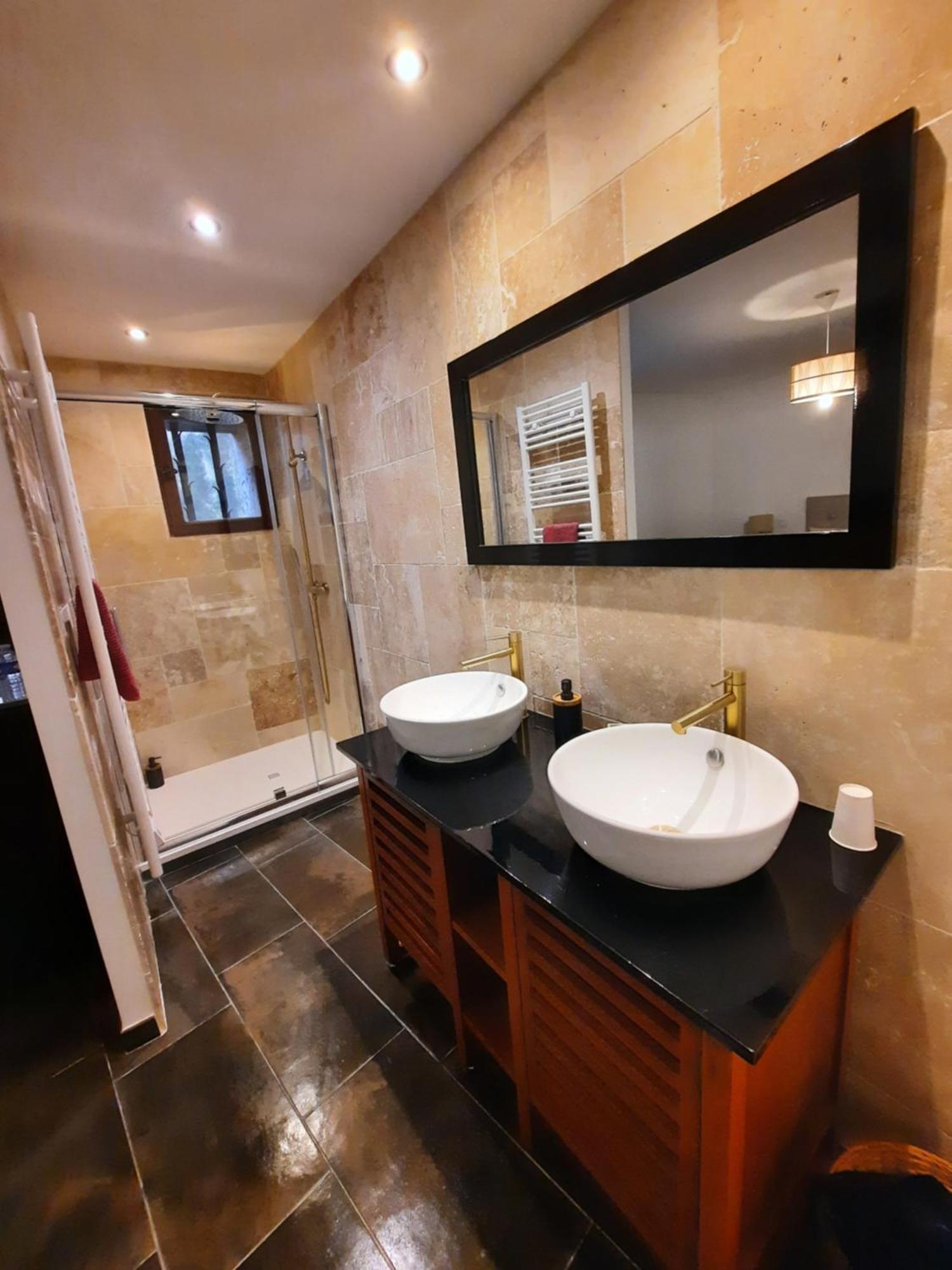 La Bonbonniere Gite De Charme Avec Jacuzzi Malaucène Exterior foto