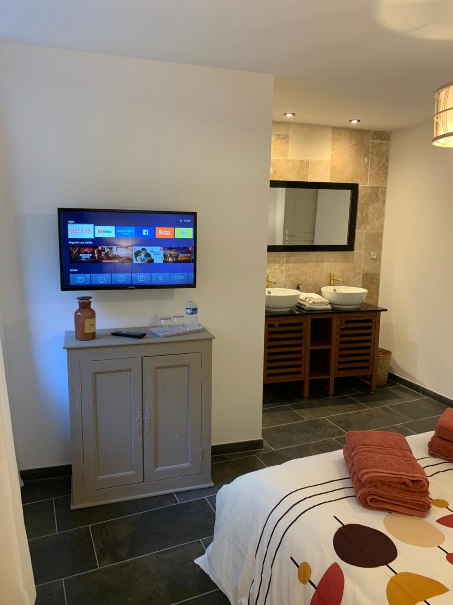 La Bonbonniere Gite De Charme Avec Jacuzzi Malaucène Exterior foto